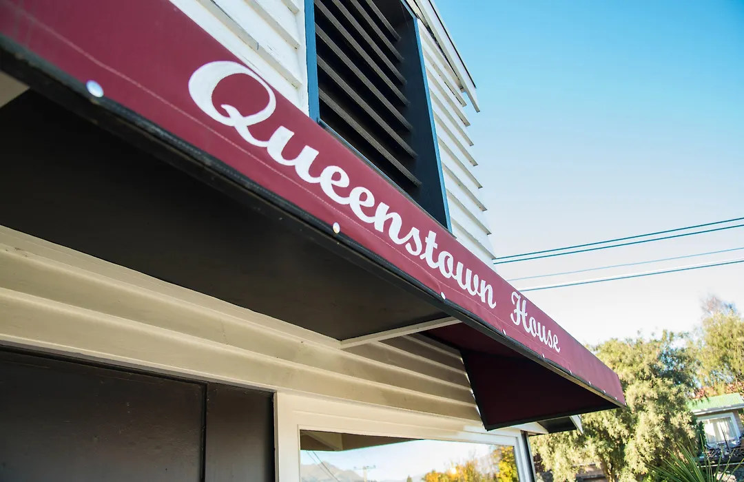 Queenstown House Bed & Breakfast And Apartments-1